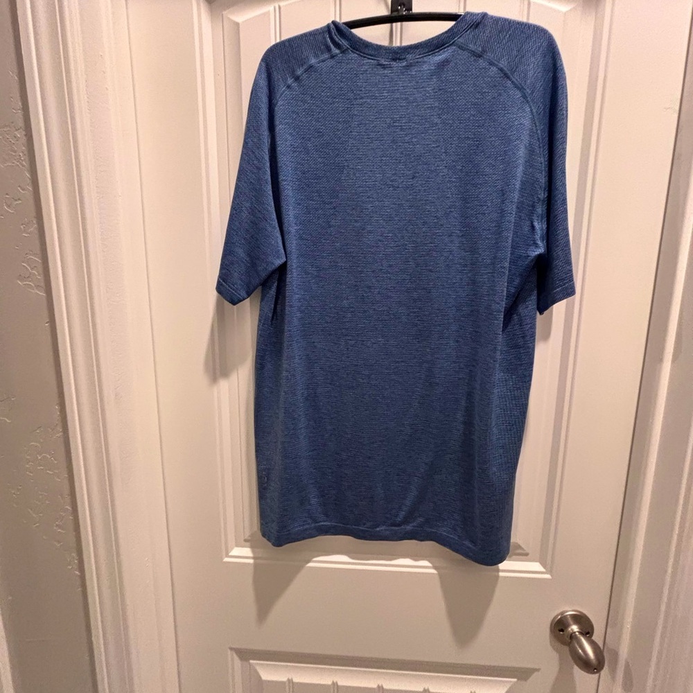 Lululemon men’s workout shirt